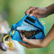 Pour aliments secs et humides | Que ce soit des aliments secs ou humides, la couche intérieure imperméable empêche les fuites. Après l'entraînement, tu peux nettoyer le dummy très facilement.