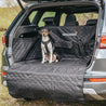 Der gesteppte Kofferraumschutz von Rudelkönig bietet Schutz vor Kratzern und Dreck mit Hunden im Auto.