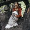 Das Reise-Set für Hunde mit 10 % Rabatt bietet einen praktischen Rücksitzschutz und Sicherheitsgurt für den Hund im Auto.