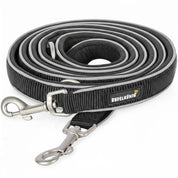 Rudelkönig Hundeleine Paola in schwarz mit Neoprenfütterung und reflektierenden Nähten für mehr Sichtbarkeit.