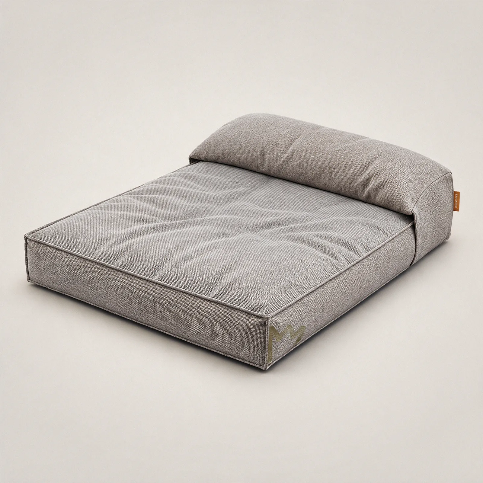 Hundebett Sluma in beige mit Kopfkissen oder alternativ ohne Kopfkissen.