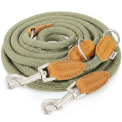 Rudelkönig Führleine Emma in khaki lässt sich mehrfach längenverstellen und hat Leder-Patches.