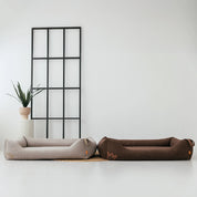 Passt zu jedem Wohnstil | Kuschelig für deinen Hund, stylisch für dein Zuhause. Ob eleganter Cord oder weicher Polsterstoff - das Koye fügt sich in jedes Zuhause ein, sieht hochwertig aus und macht Schluss mit hässlichen Hundebetten, die du lieber verstecken würdest.